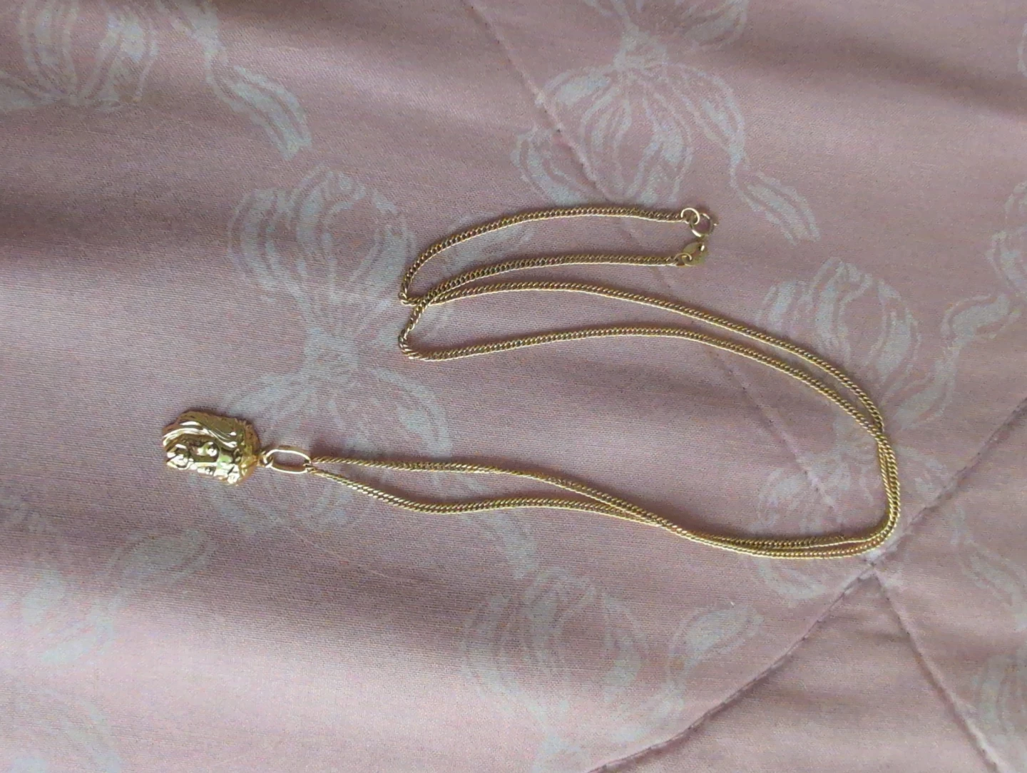 18K Gold Necklace with Jesus Face Pendant