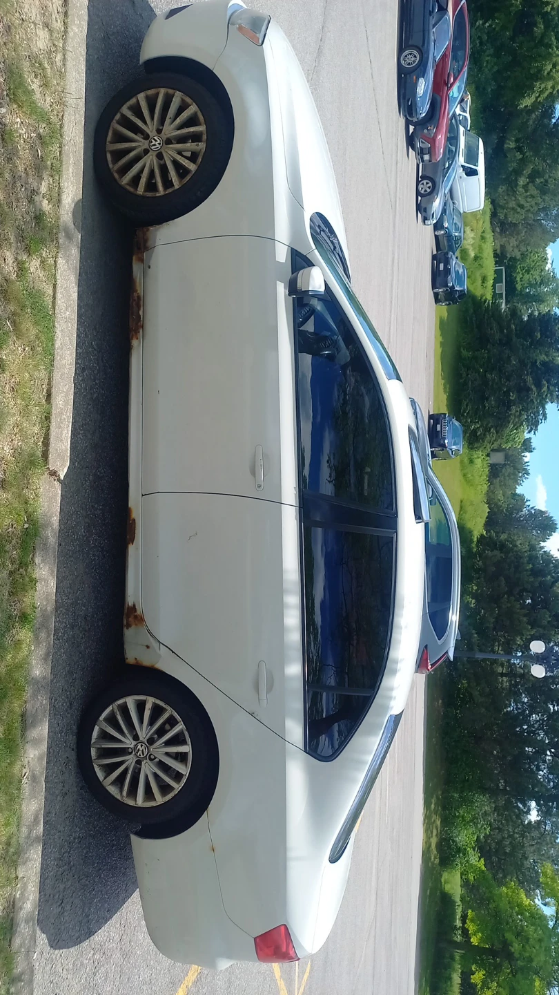 Volkswagen Jetta White Sedan - photo 3