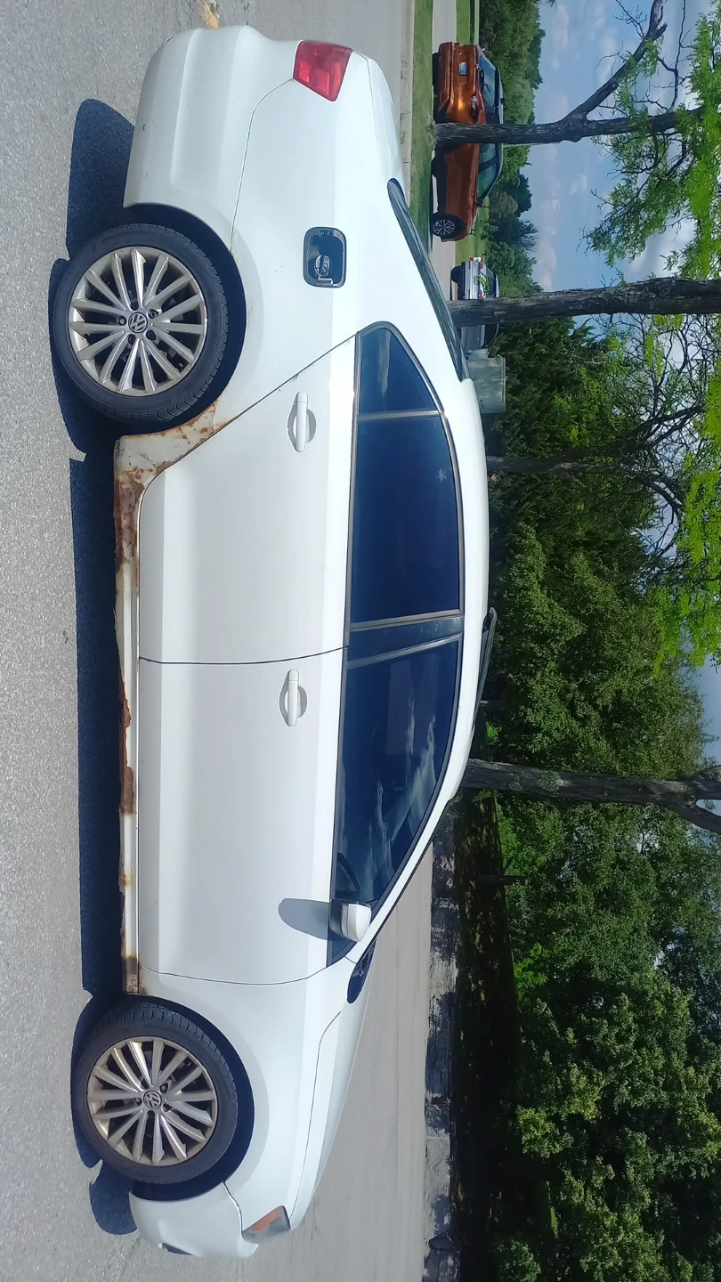 Volkswagen Jetta White Sedan - photo 4