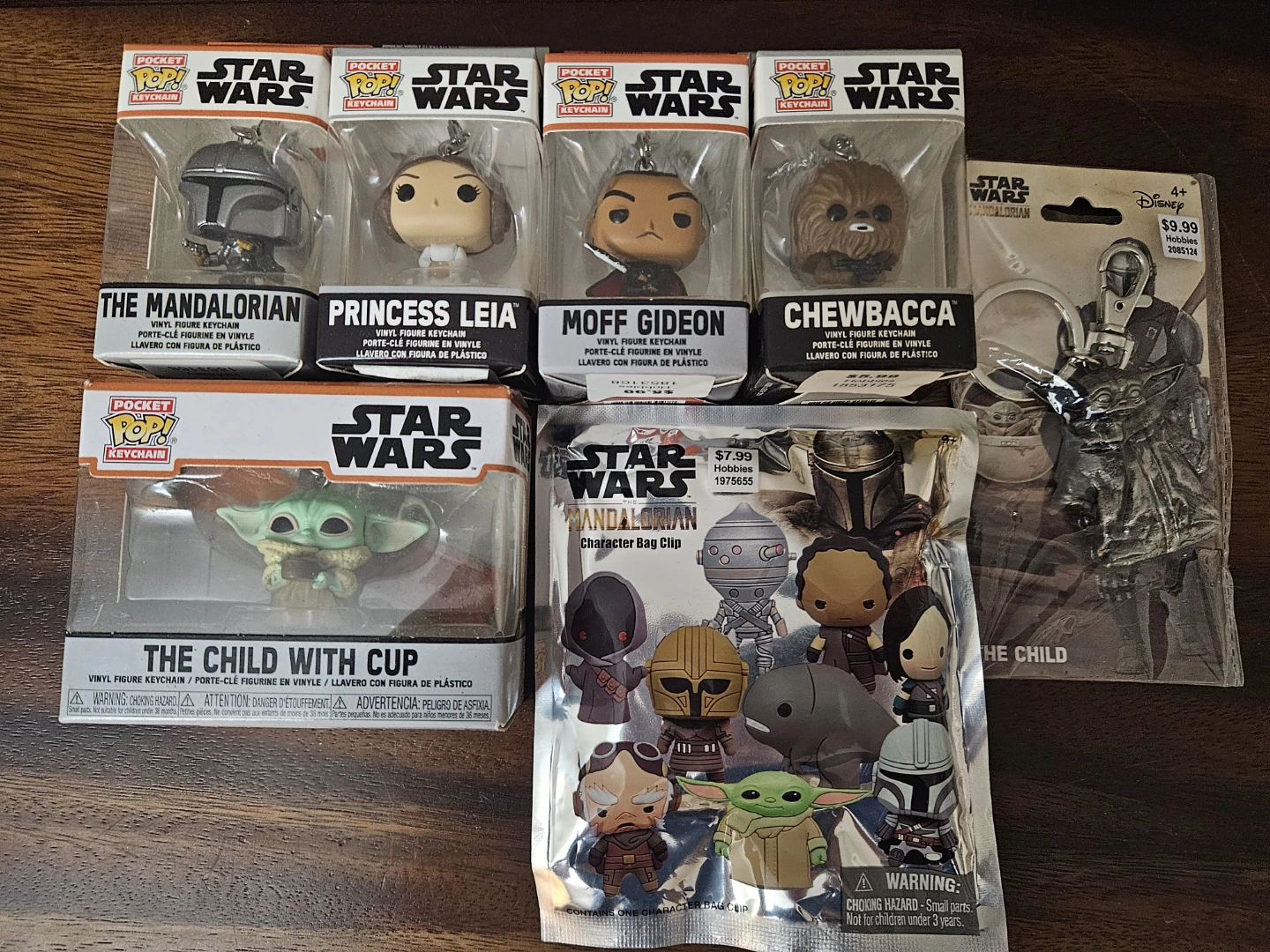 7 Star Wars keychains and toys