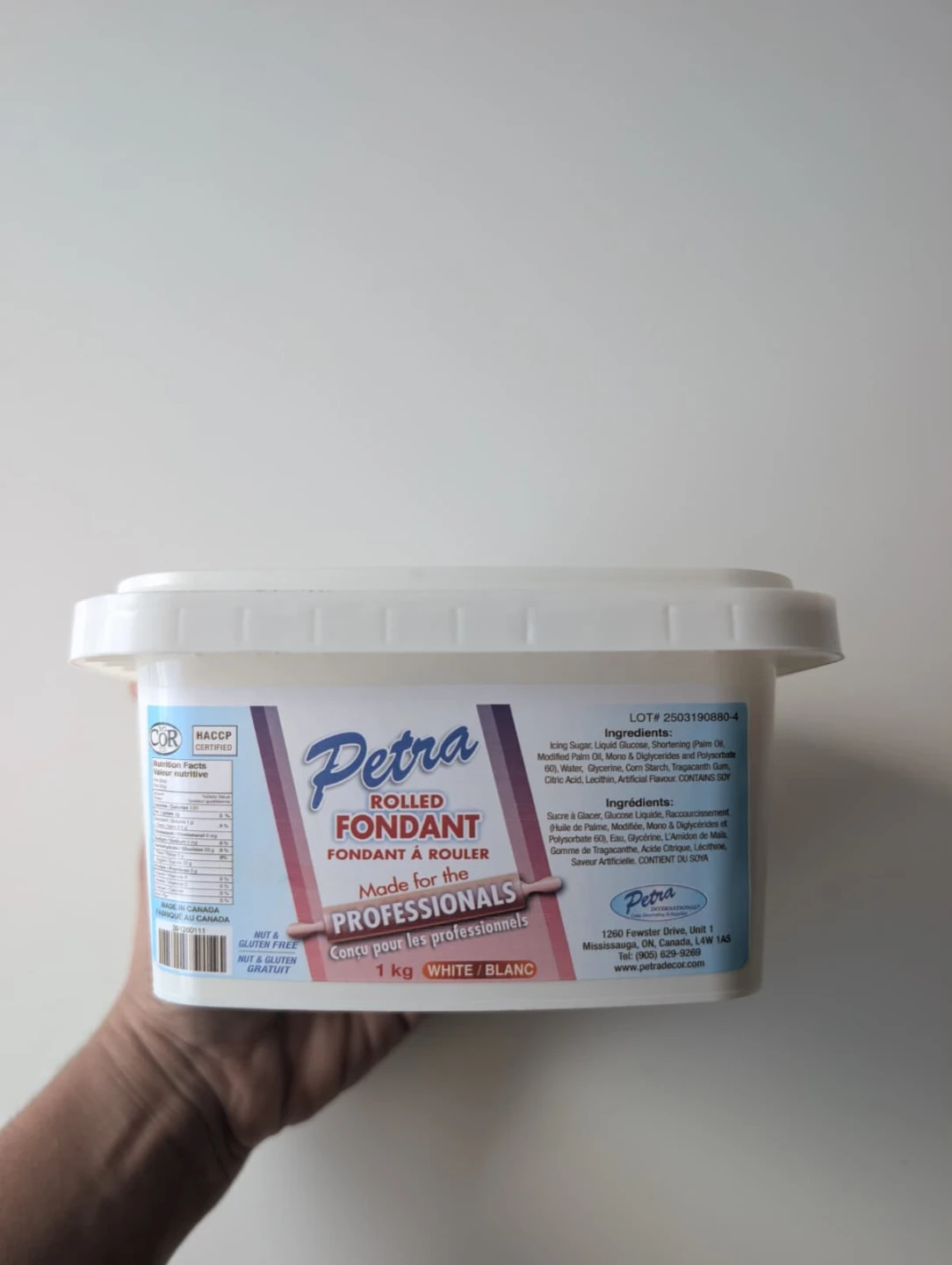 Petra Rolled Fondant 1kg White