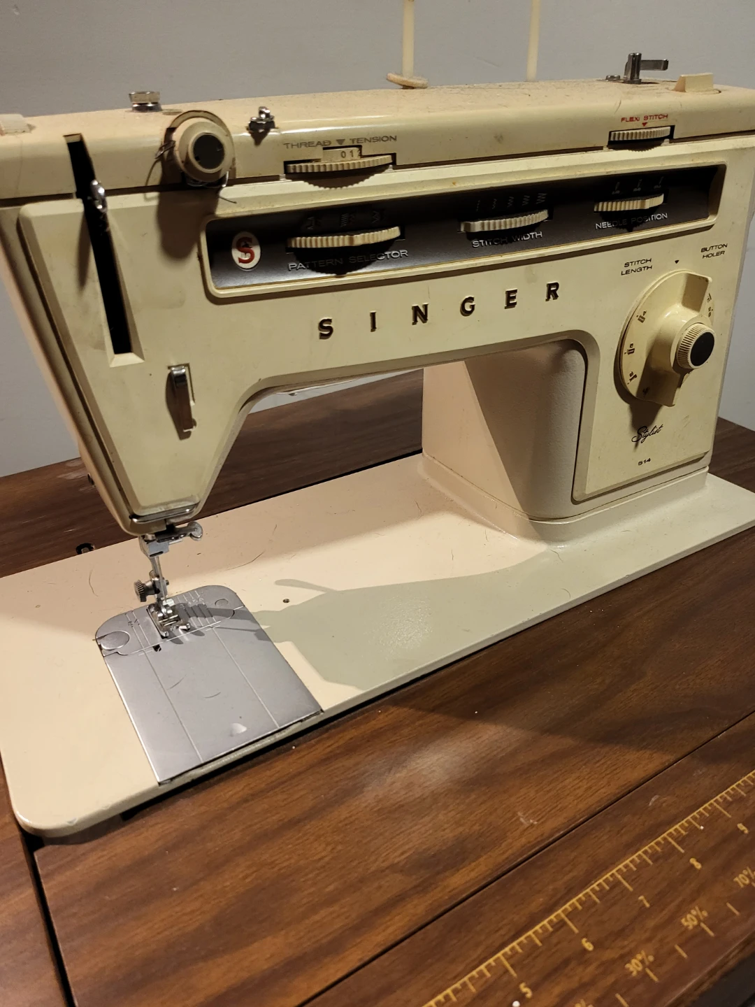 Singer Stylist 514 Sewing Machine w/ Table