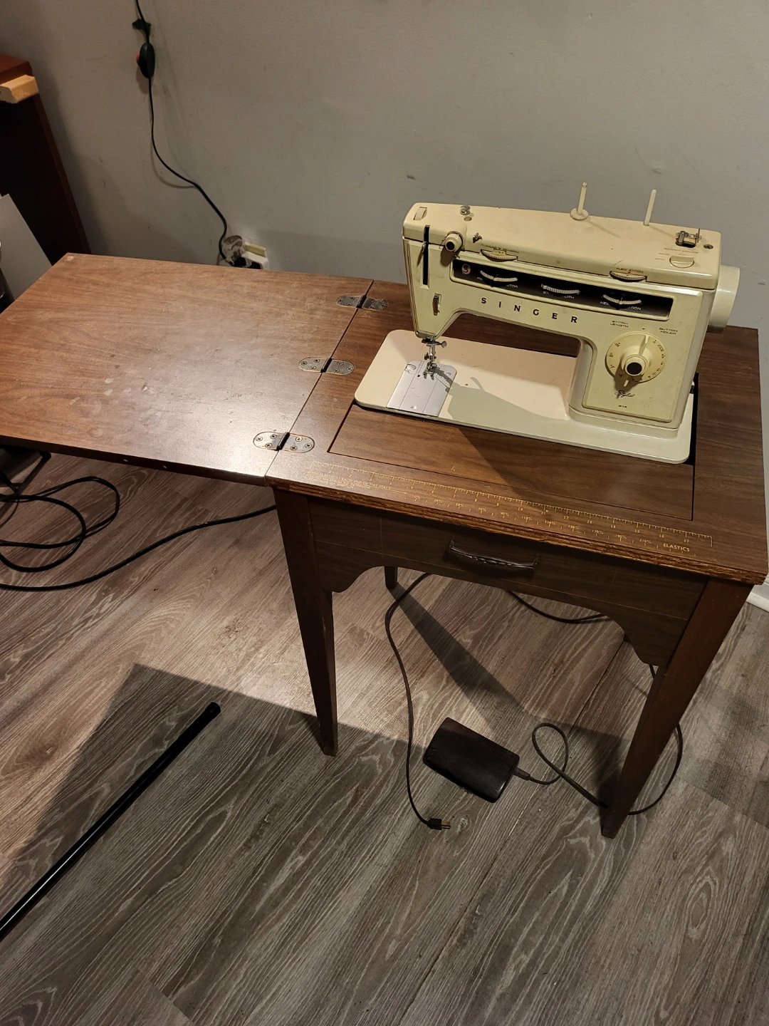 Singer Stylist 514 Sewing Machine w/ Table - photo 2
