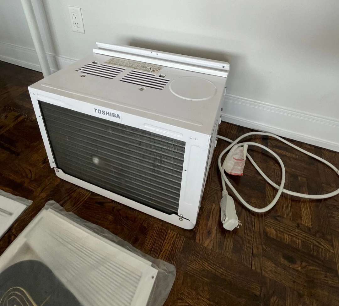 Toshiba Window Air Conditioner - photo 3