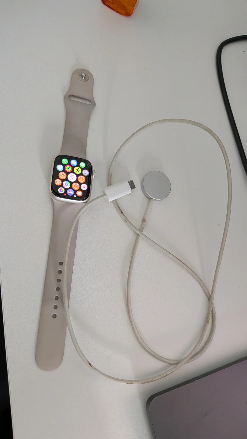 Apple Watch Series 8 GPS 41mm Aluminium starlight Case