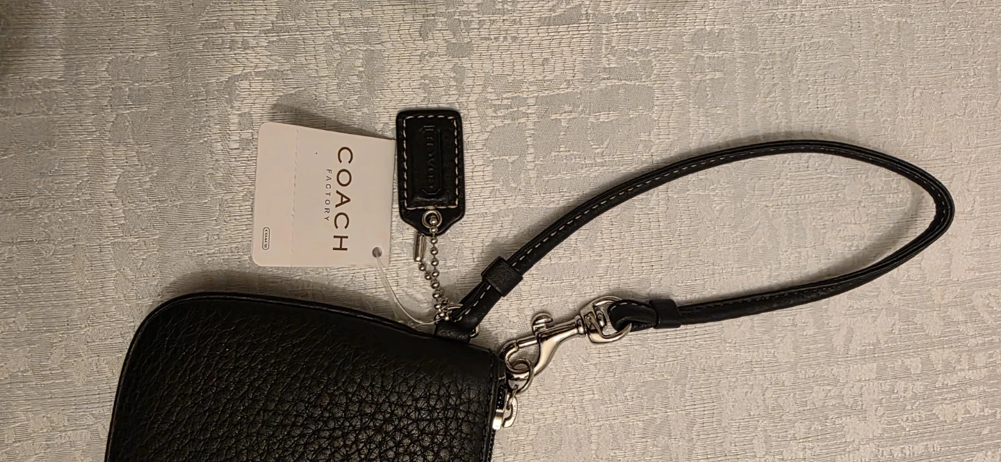 Coach Black Soft Pebble Leather Wristlet ( Mew with tag ) - photo 2