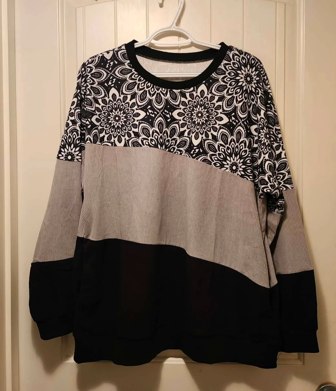 Colourblock Crewneck Sweatshirt with Floral Print
