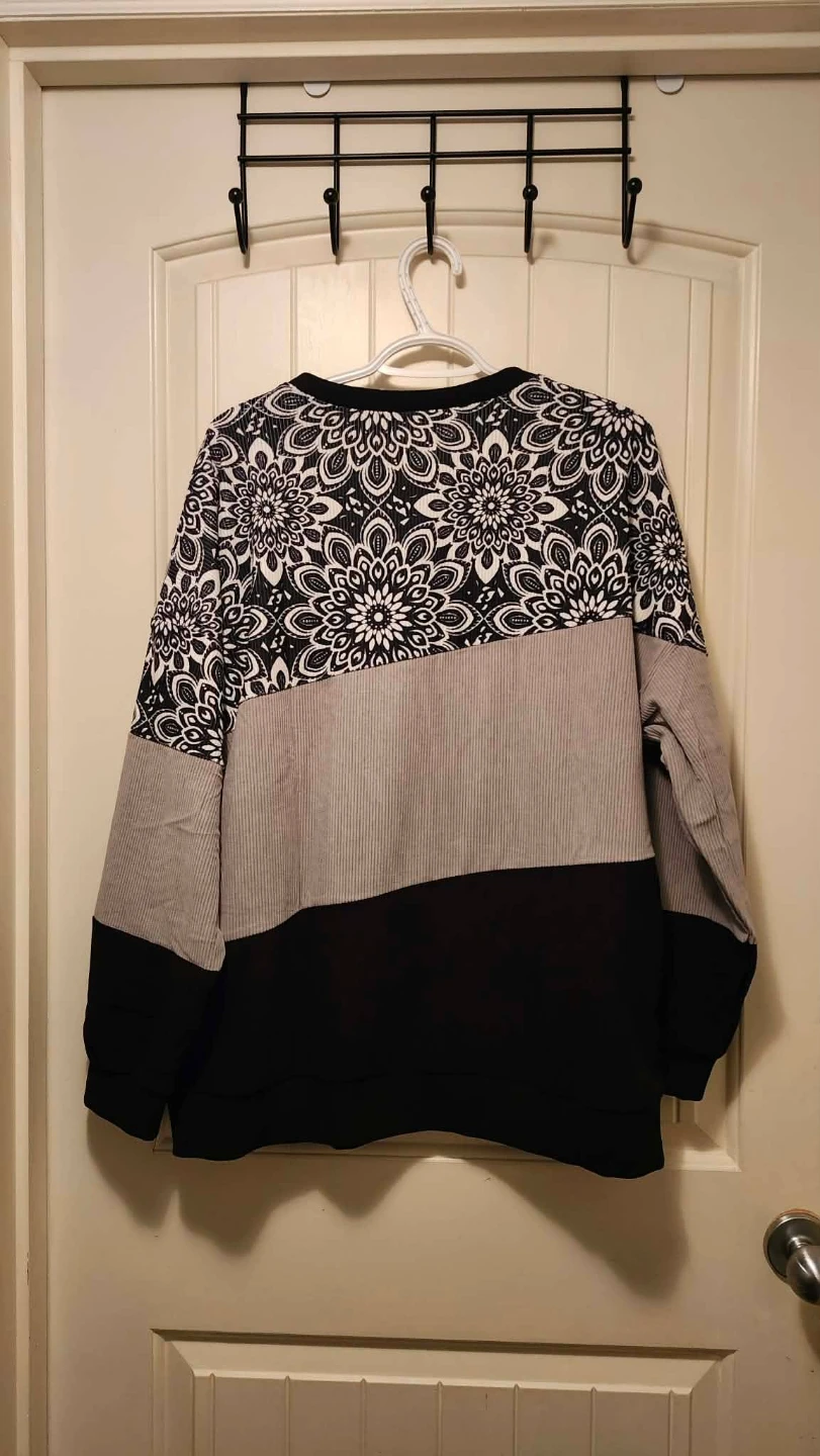 Colourblock Crewneck Sweatshirt with Floral Print - photo 2