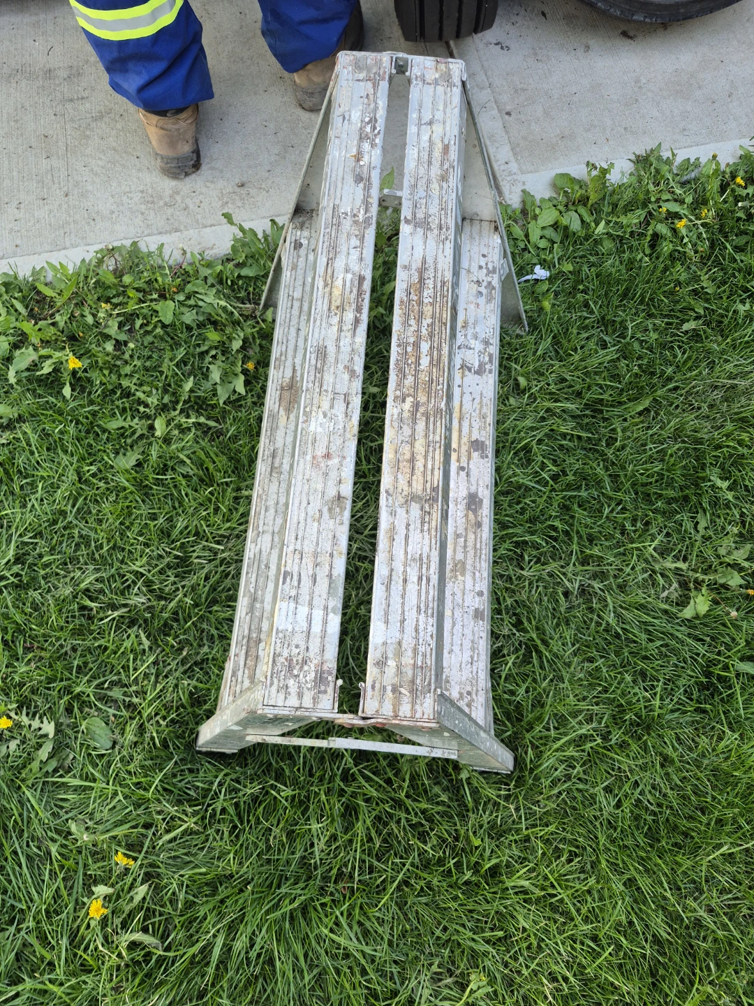 Metal Sawhorse / Workbench Stand - photo 2