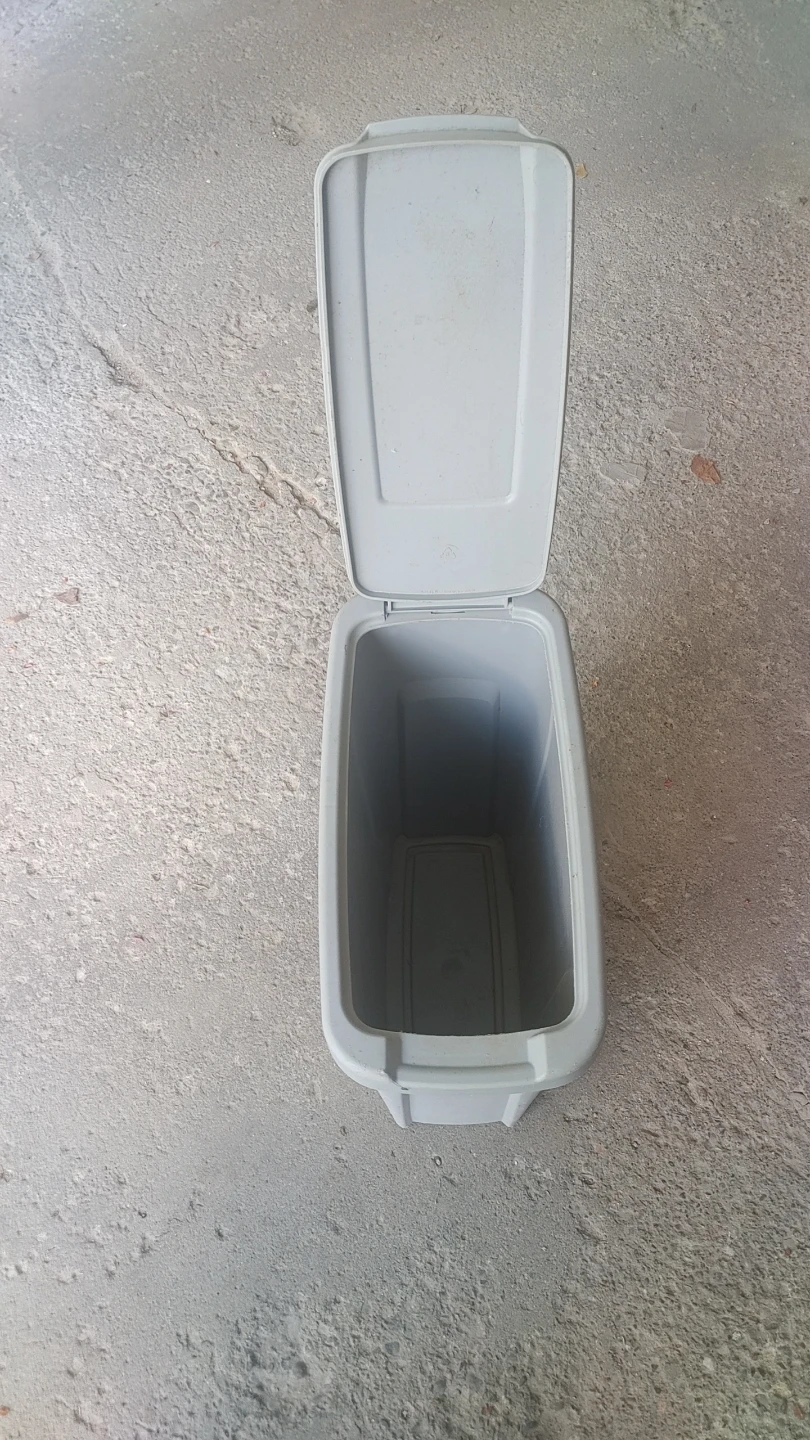 Grey Plastic Trash Bin with Lid