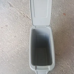 Grey Plastic Trash Bin with Lid