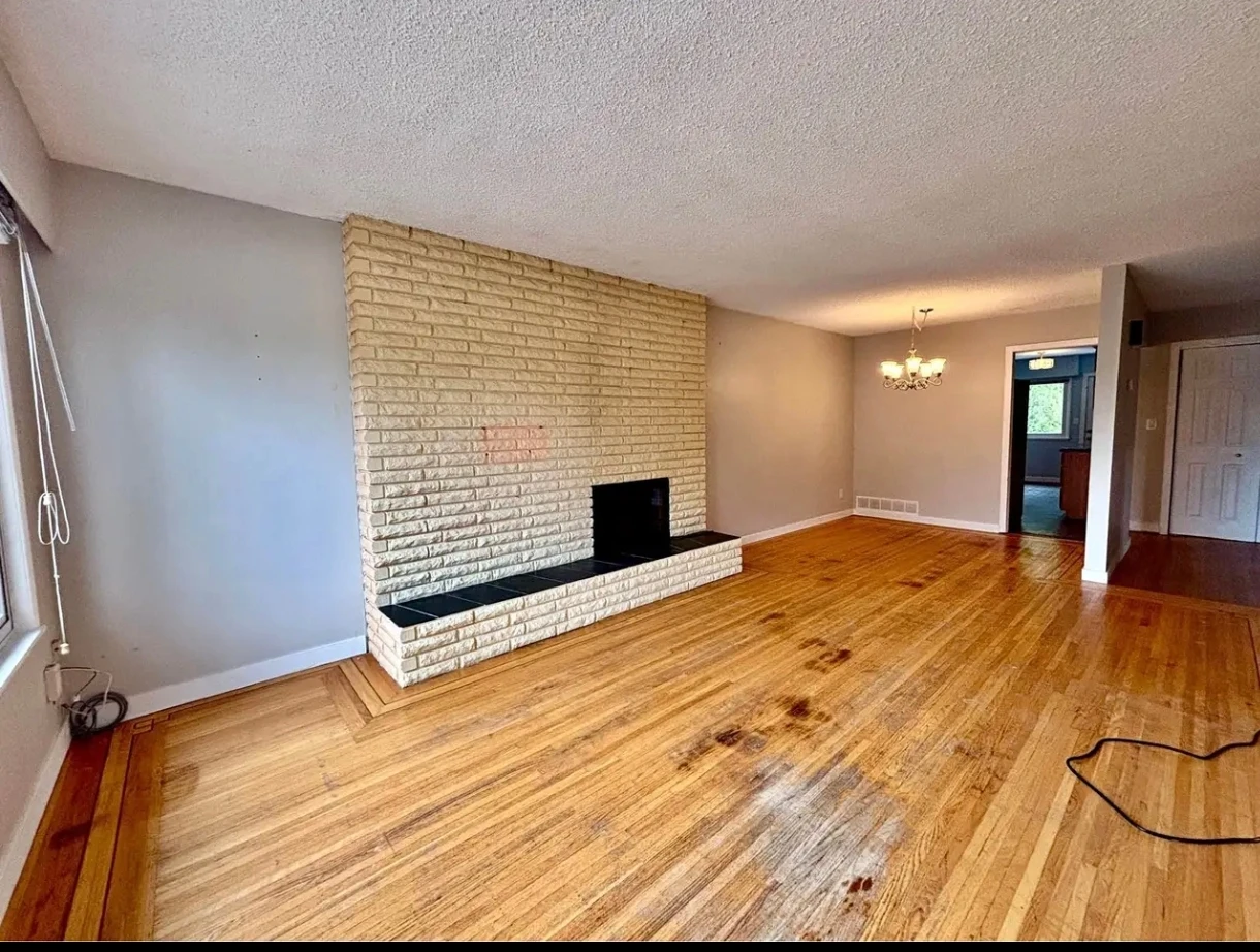 5 or 4  bedrooms house in White Rock for rent/near Earl Marriott
