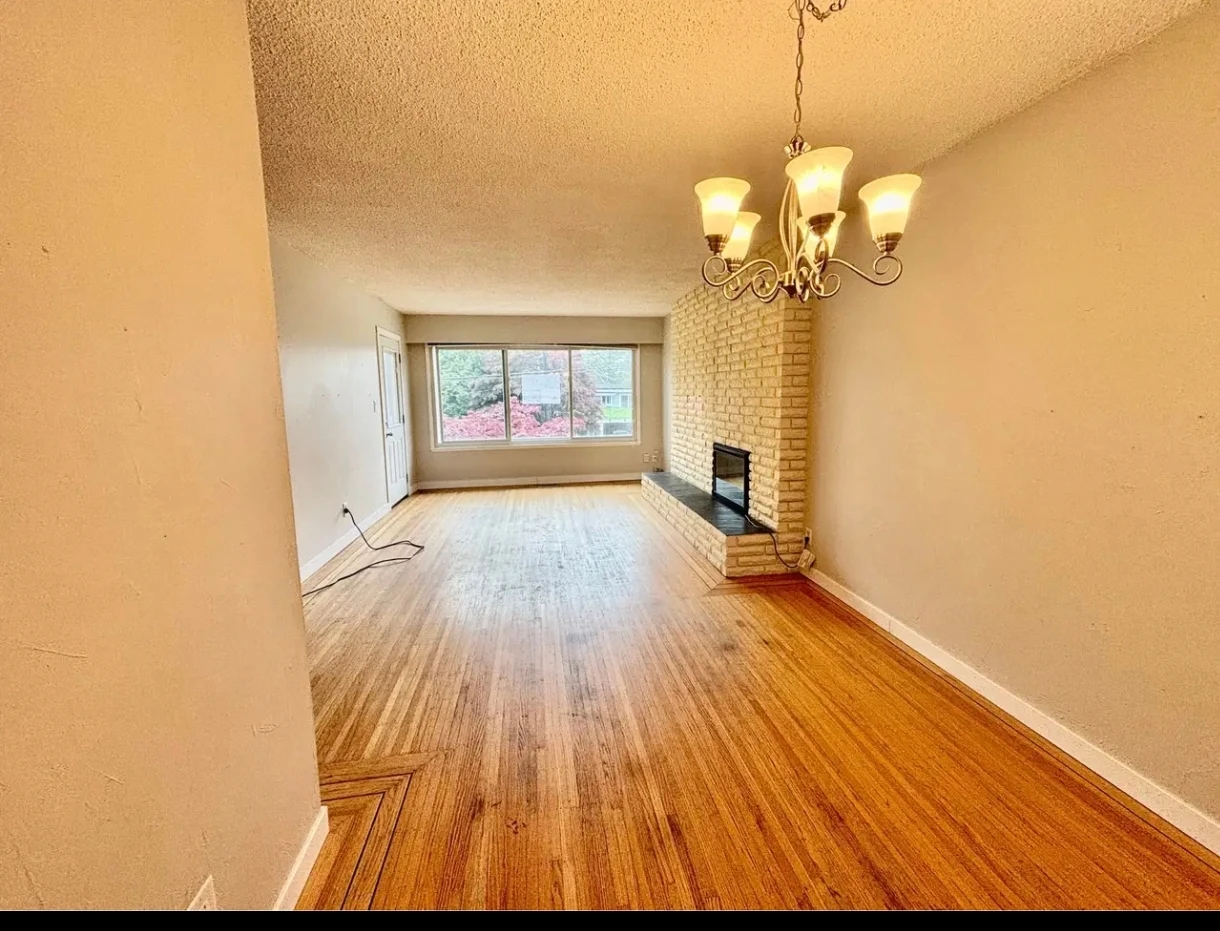 5 or 4  bedrooms house in White Rock for rent/near Earl Marriott - photo 2