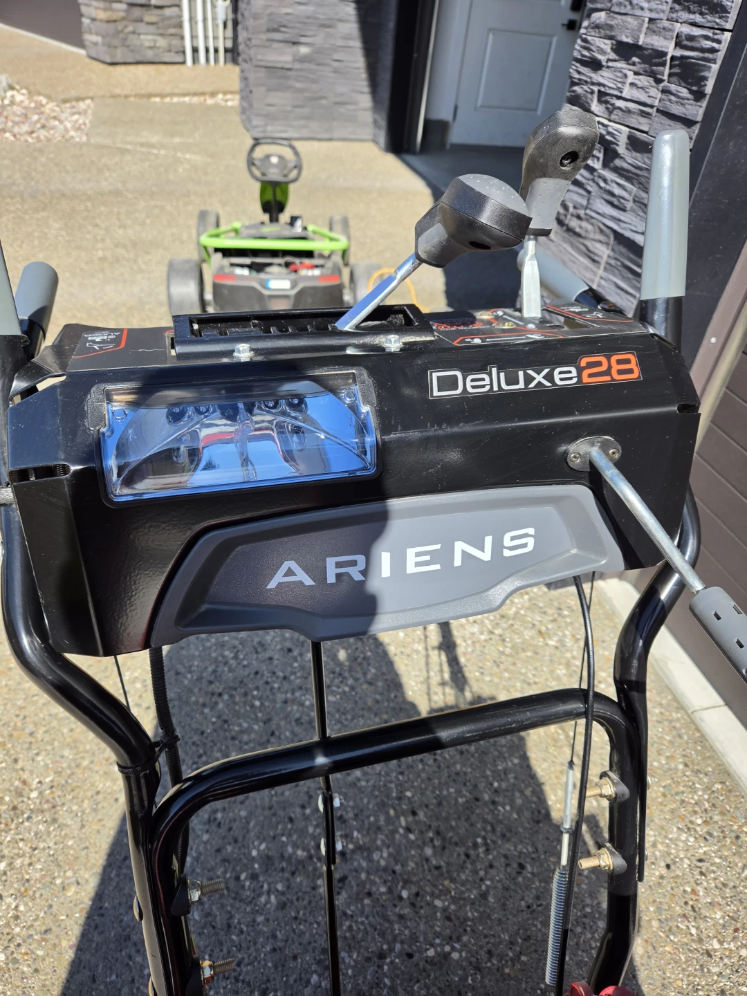 Ariens Deluxe 28 Snowblower - photo 4