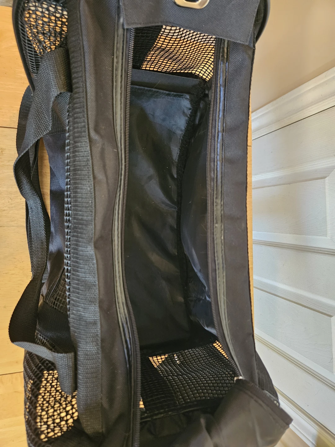 Black Pet Carrier Bag with Mesh Ventilation - photo 2