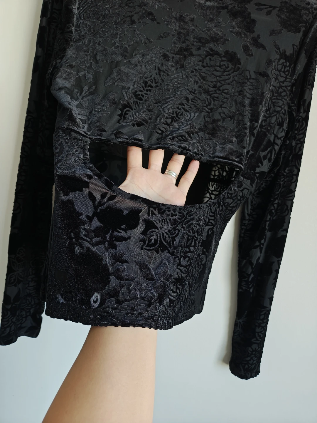 Guess Black Velvet Floral Cut-Out Mock Neck Top - photo 4