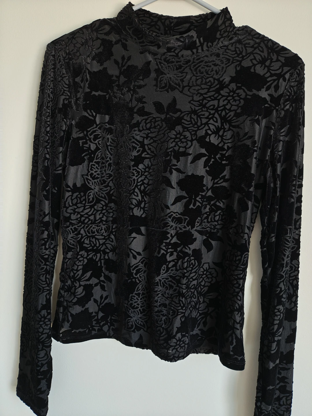 Guess Black Velvet Floral Cut-Out Mock Neck Top - photo 5
