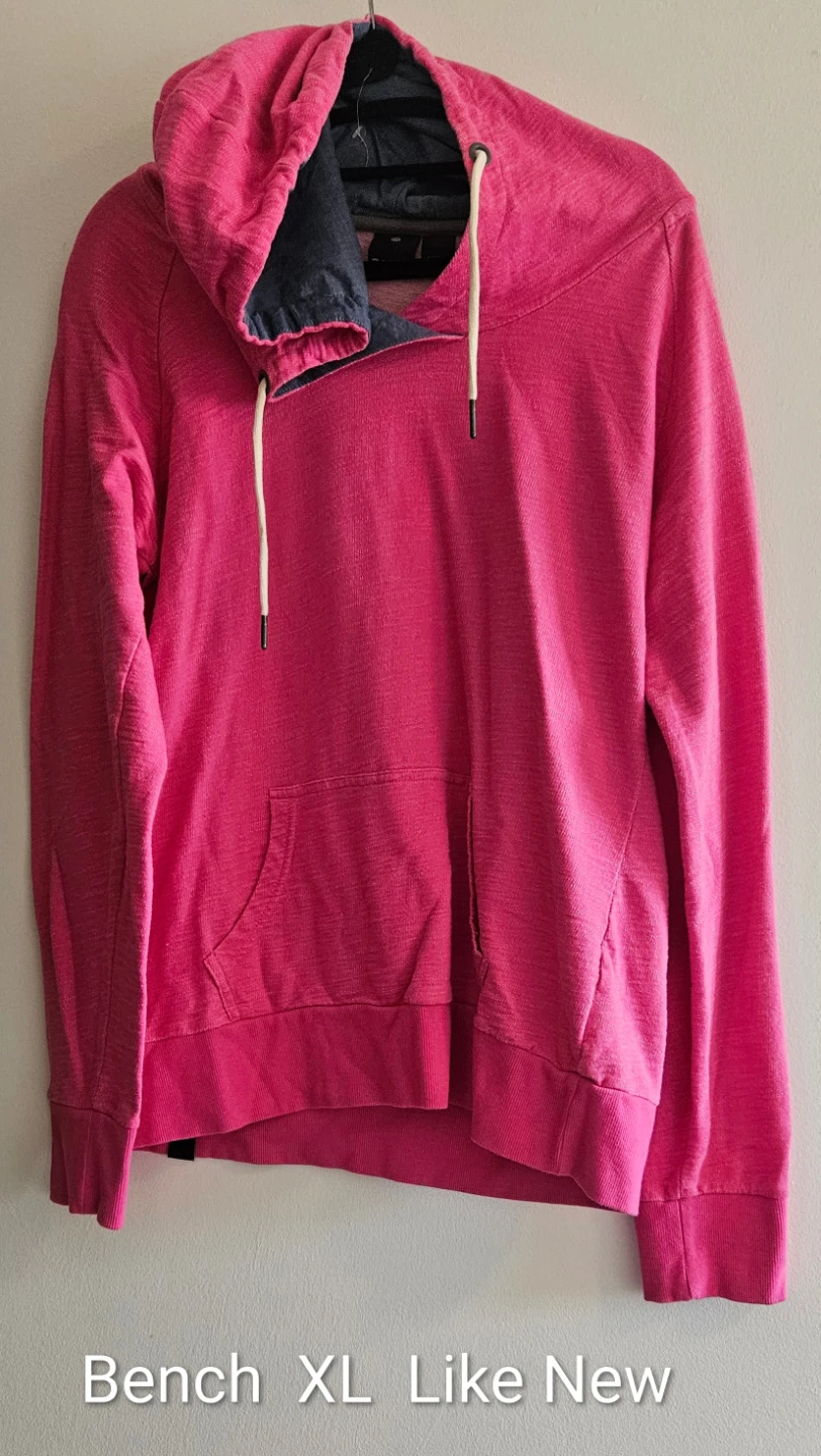 Women's Bench Hoodie Size XL
