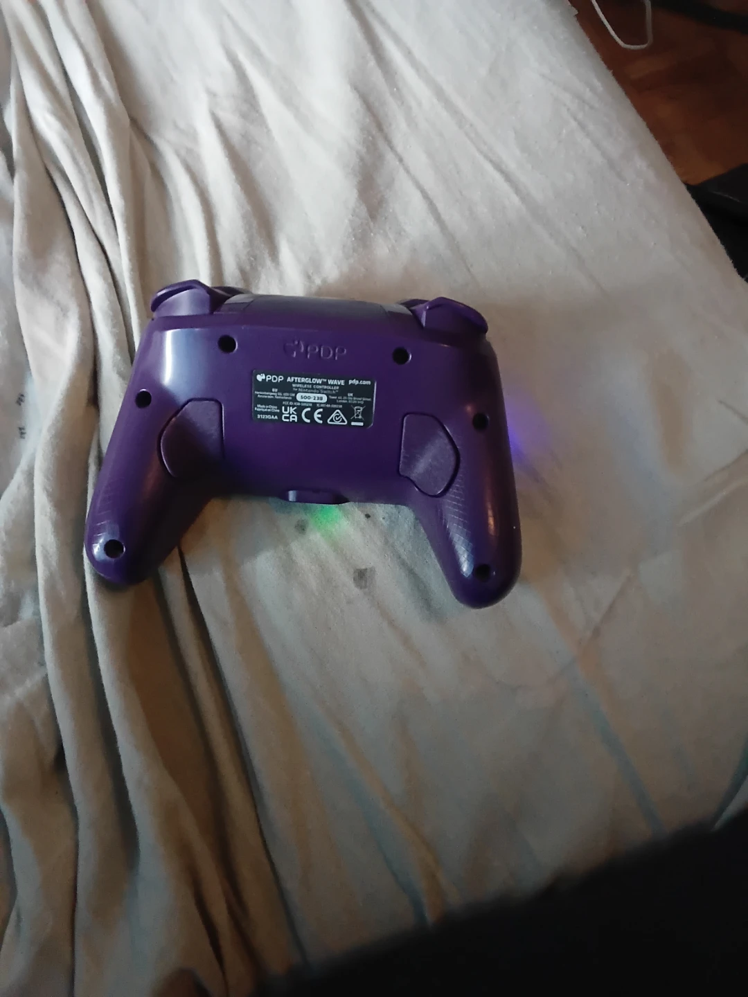 Nintendo switch lite + Purple Pro Controller +128gb sd card - photo 2