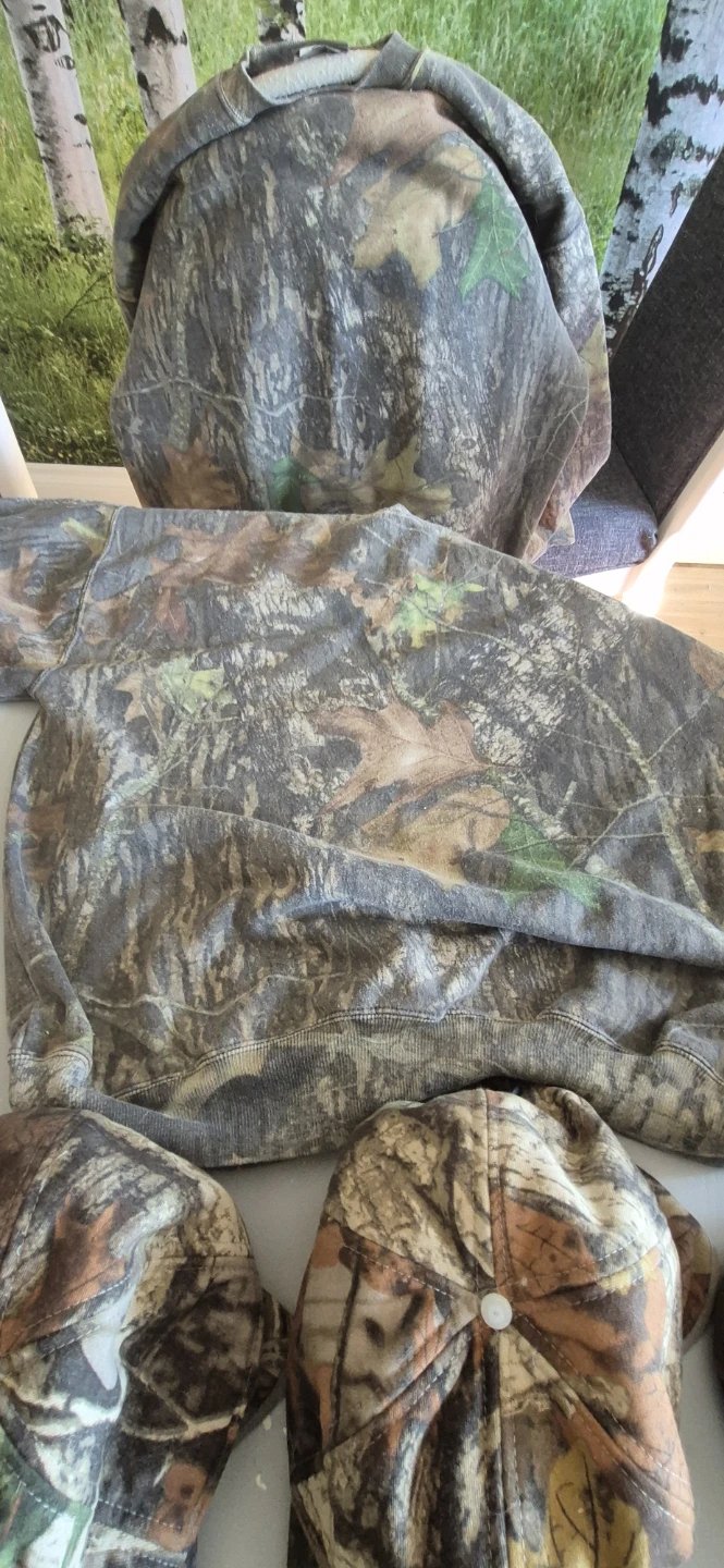 Camo Hunting Gloves, Hats, and Sweatshirt - photo 4