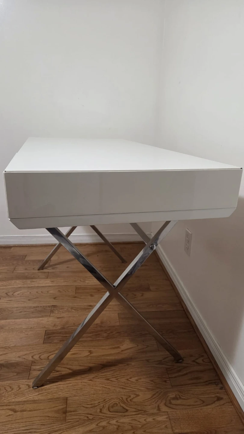 White desk - photo 2