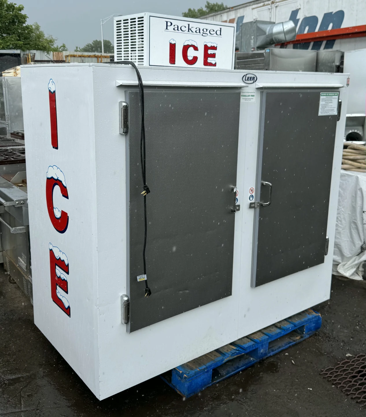 Leer L075UASP 73" Outdoor Ice Merchandiser