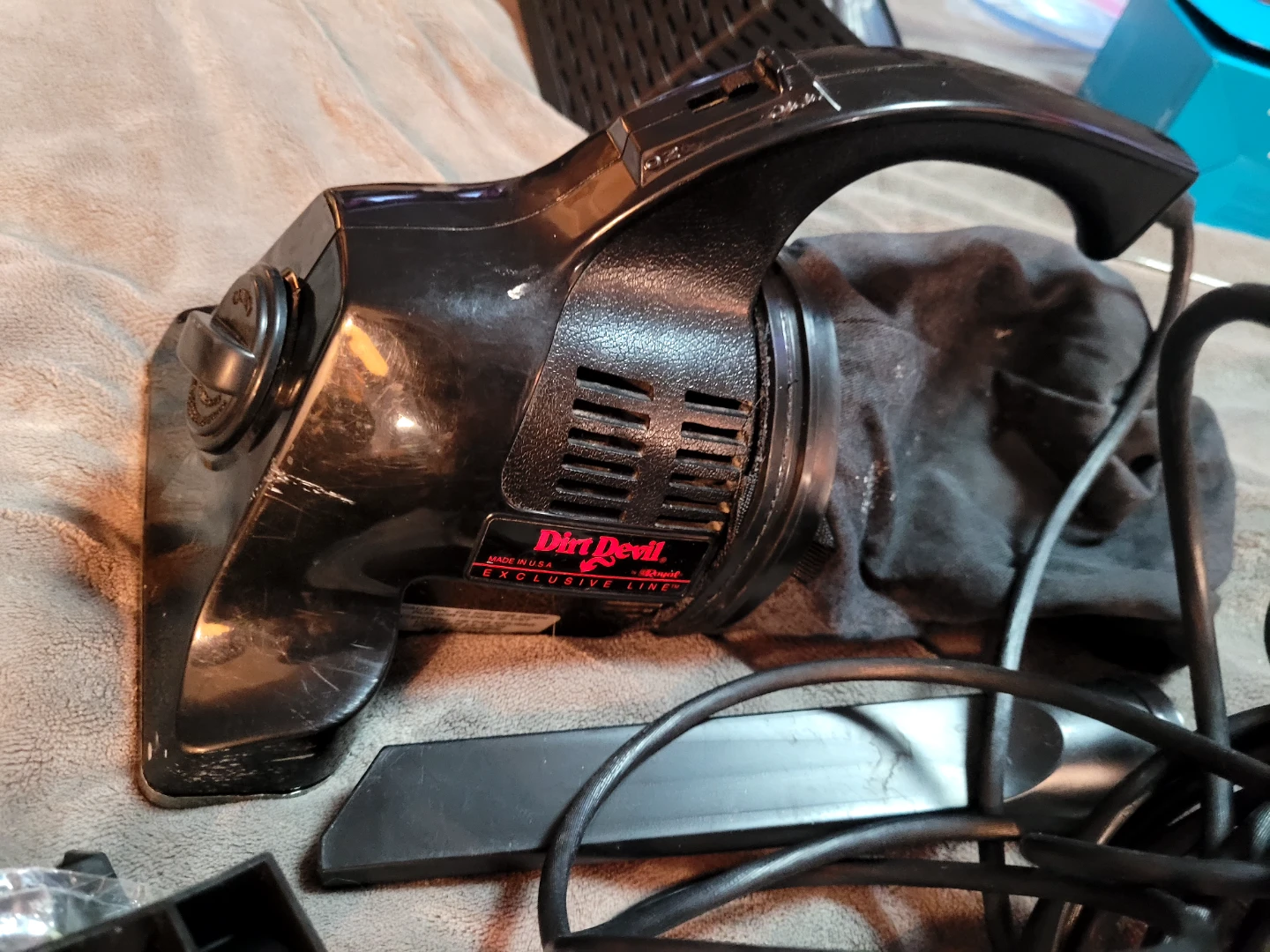 Royal Dirt Devil Handheld Vacuum Cleaner - photo 2