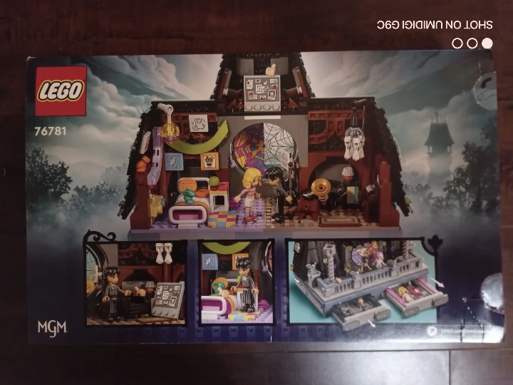 LEGO 76781 Wednesday & Enid's Dorm Room Building Set - photo 3