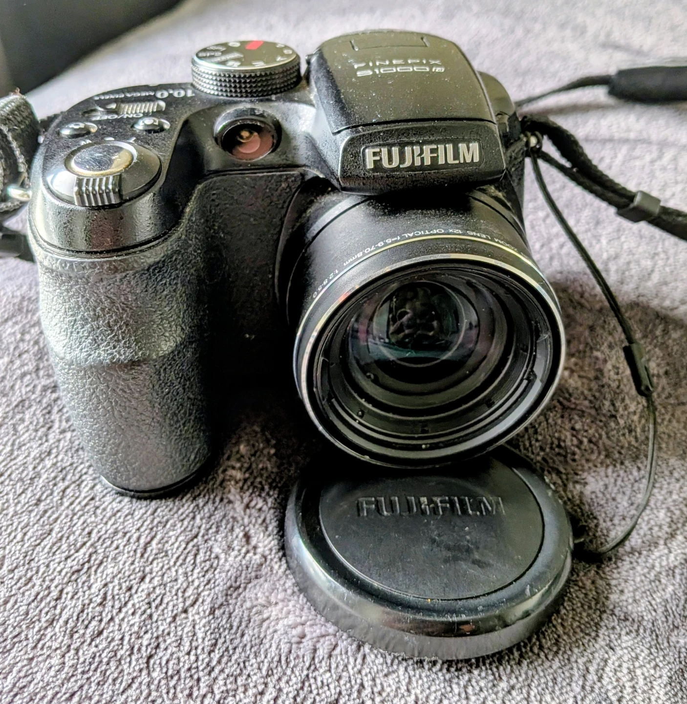 Fujifilm FinePix S1000fd Digital Camera