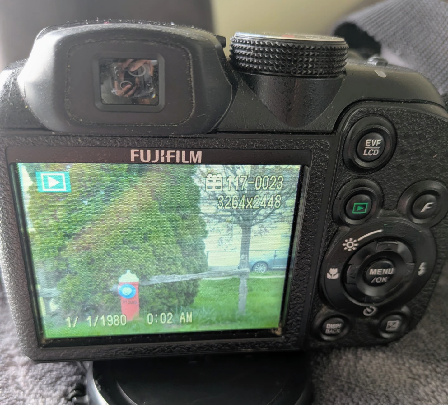 Fujifilm FinePix S1000fd Digital Camera - photo 3