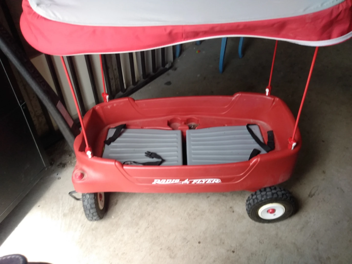 Radio Flyer Red Wagon with Canopy - photo 3