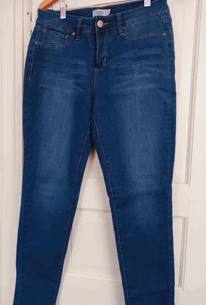New !! Women's Skinny Jeans size 10.
