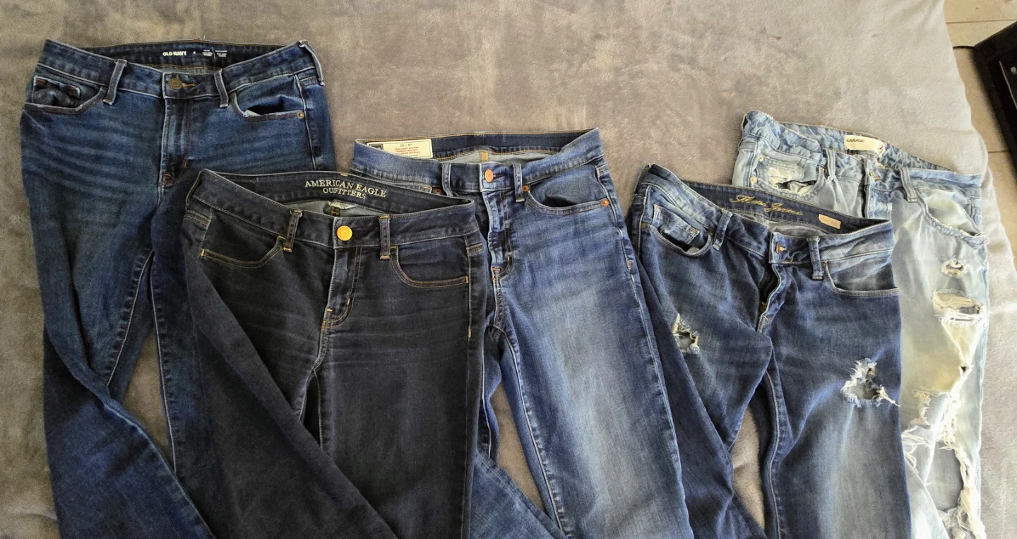 Assorted Women's Jeans Bundle - photo 2