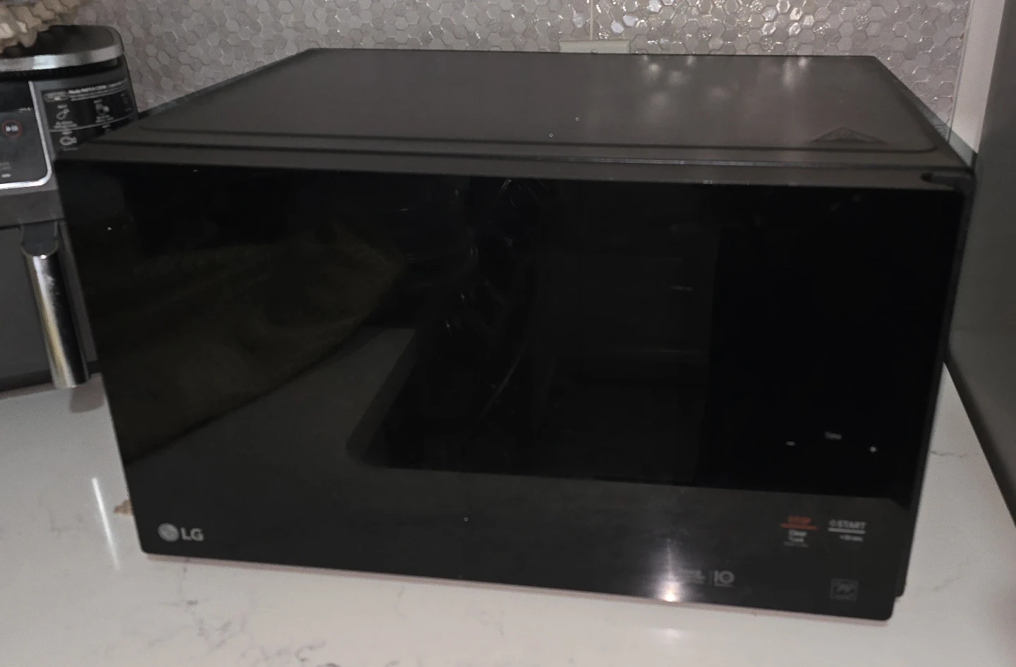 LG Countertop Microwave Oven 1.1 cu ft - photo 2