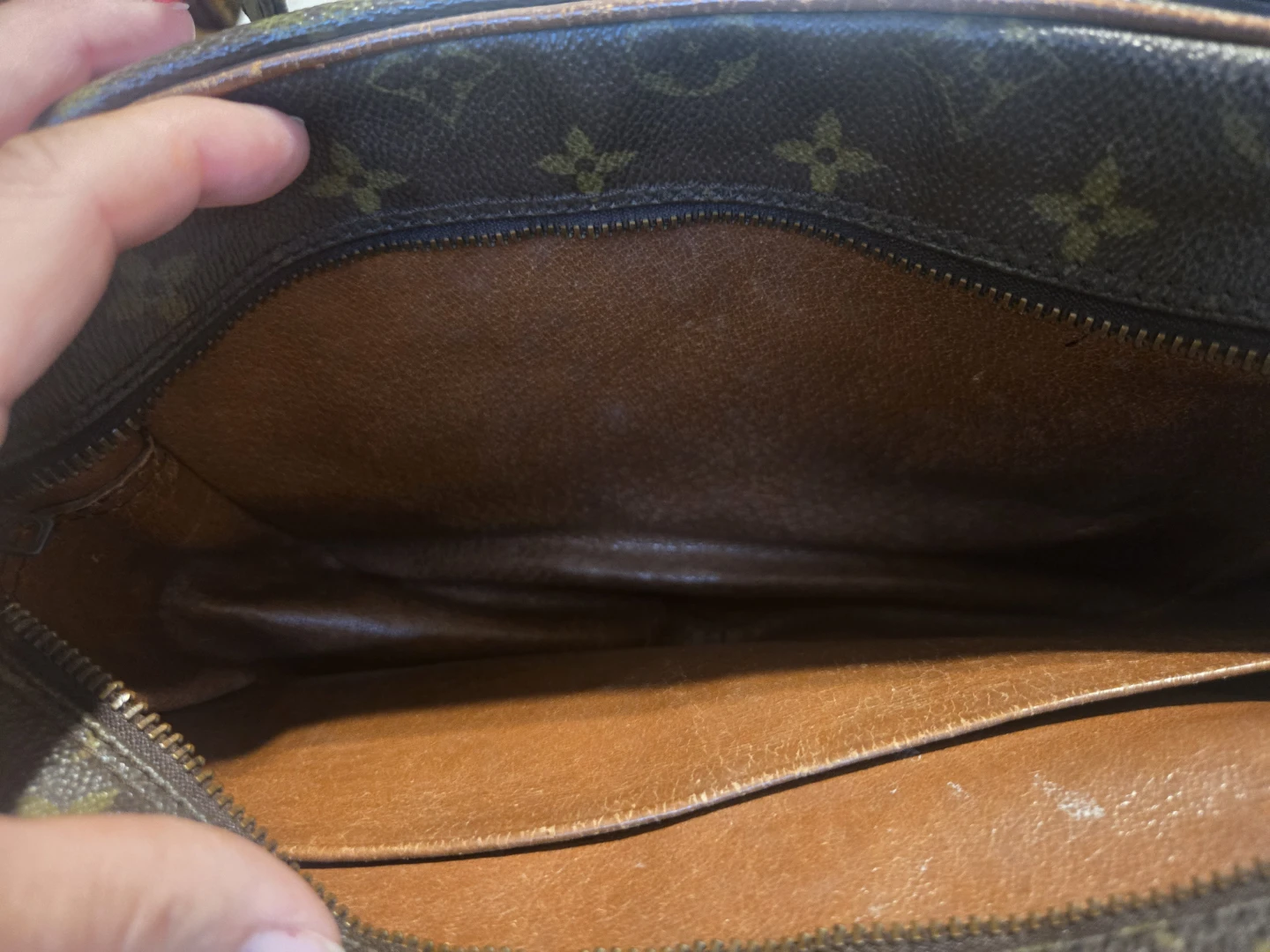 Louis Vuitton Monogram Canvas Shoulder Bag - photo 4