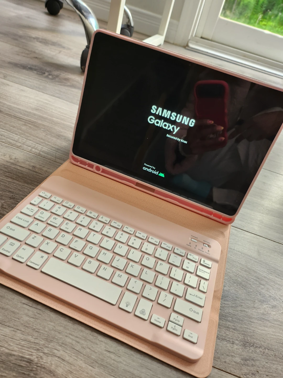 Samsung Galaxy Tablet with Pink Keyboard Case - photo 3