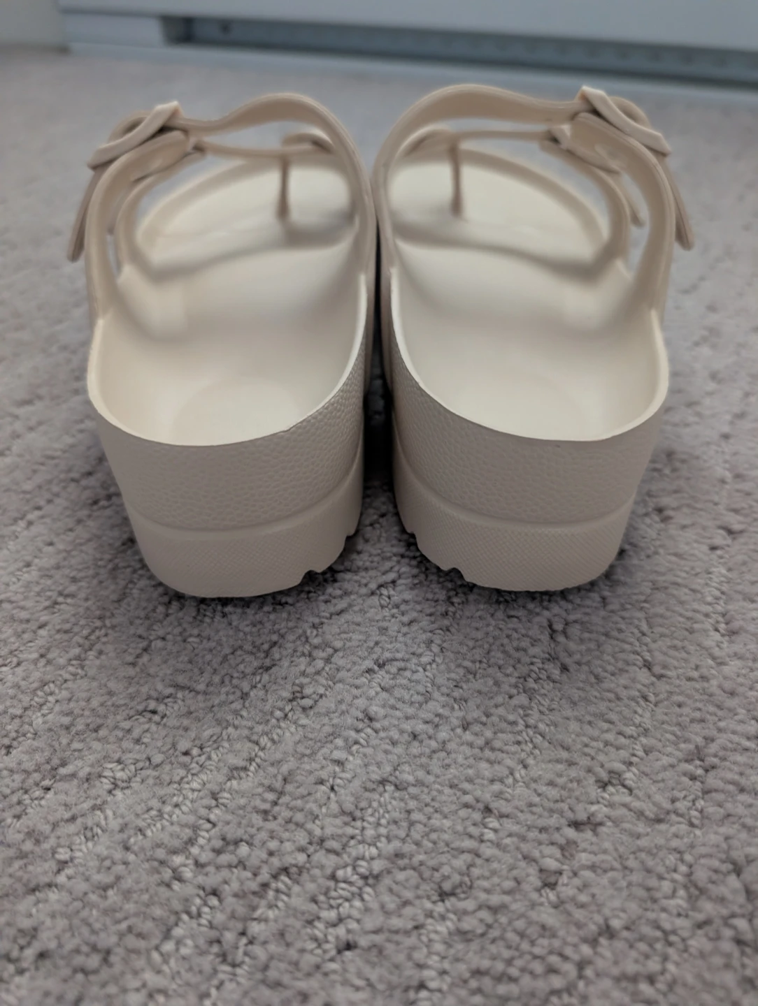 Cream coloured sandals size 36 - photo 2