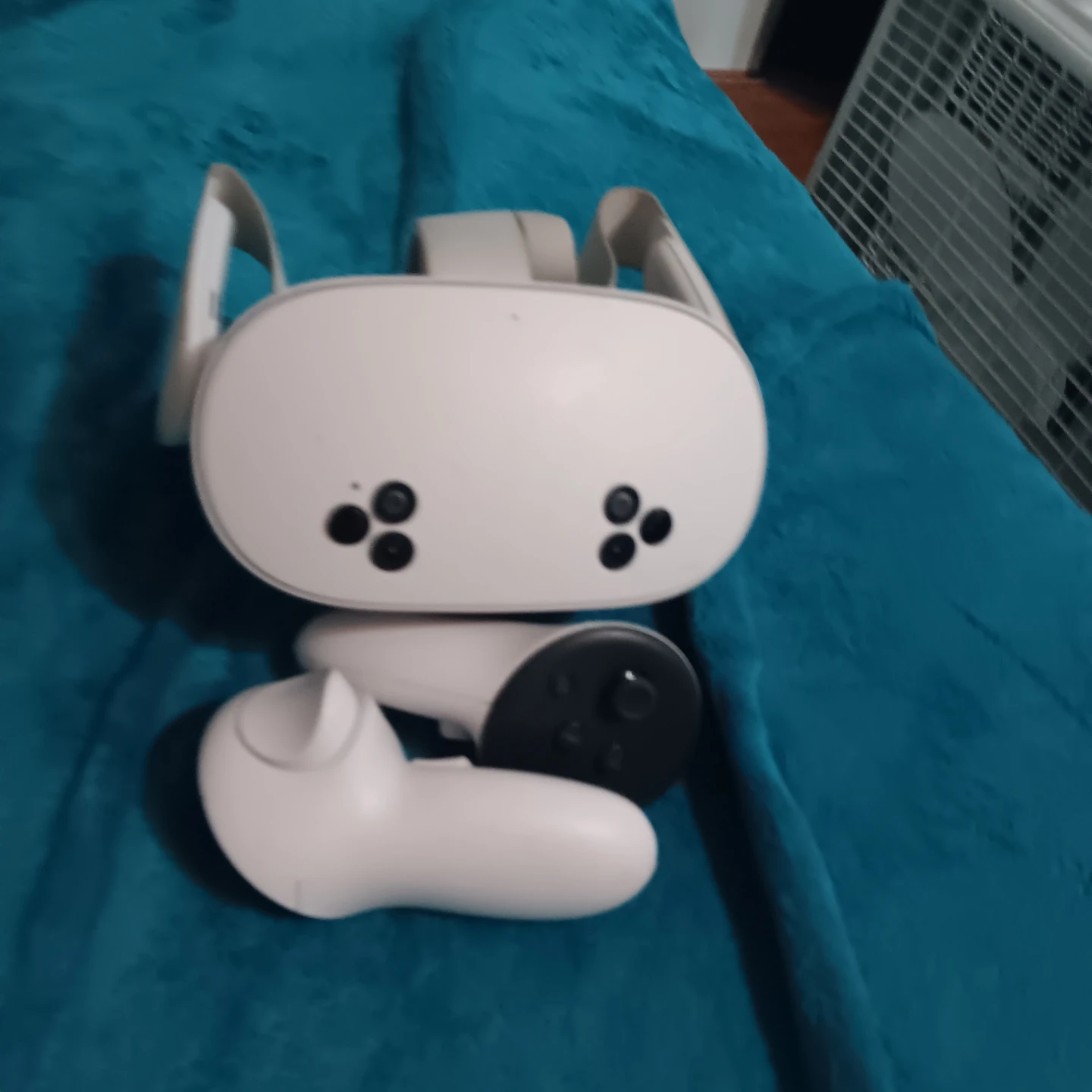 Meta Quest 2 VR Headset with Controllers - photo 3