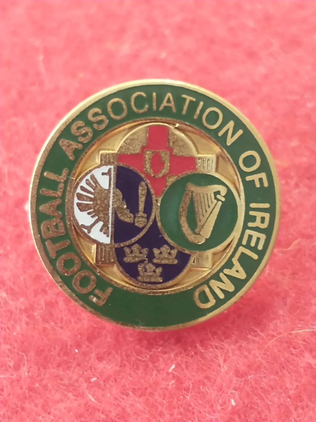 Beautiful! Football Association of Ireland Pin - photo 2