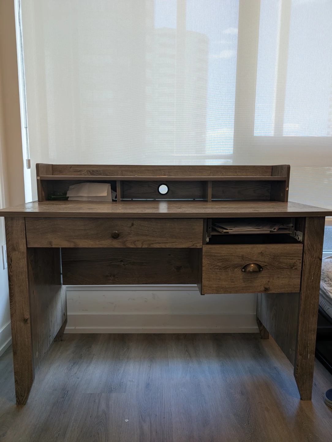 HOMCOM Computer Desk with Hutch – Grey – Excellent Condition