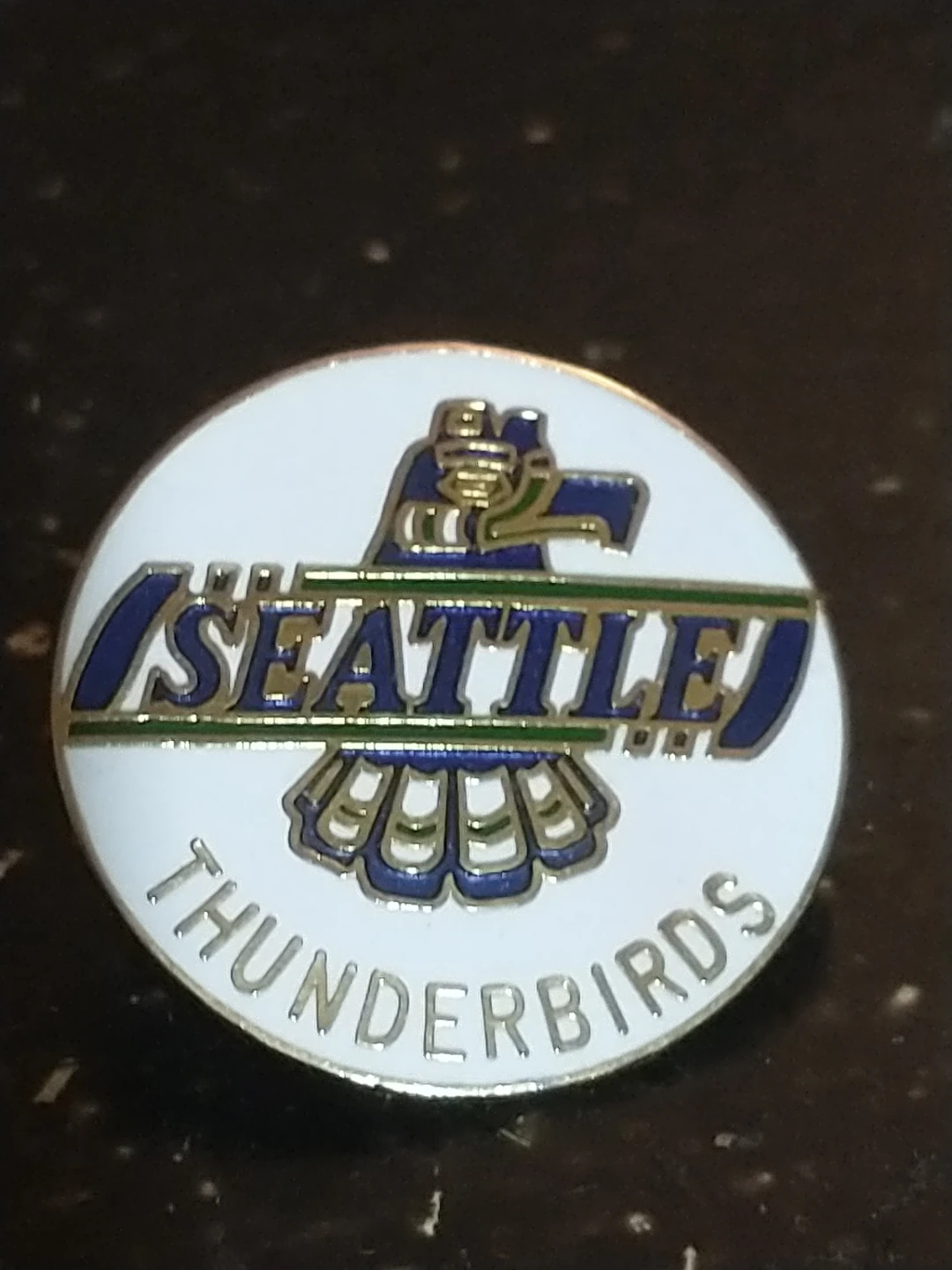 Nice WHL Seattle Thunderbirds large 1985 dated hockey pin - photo 2