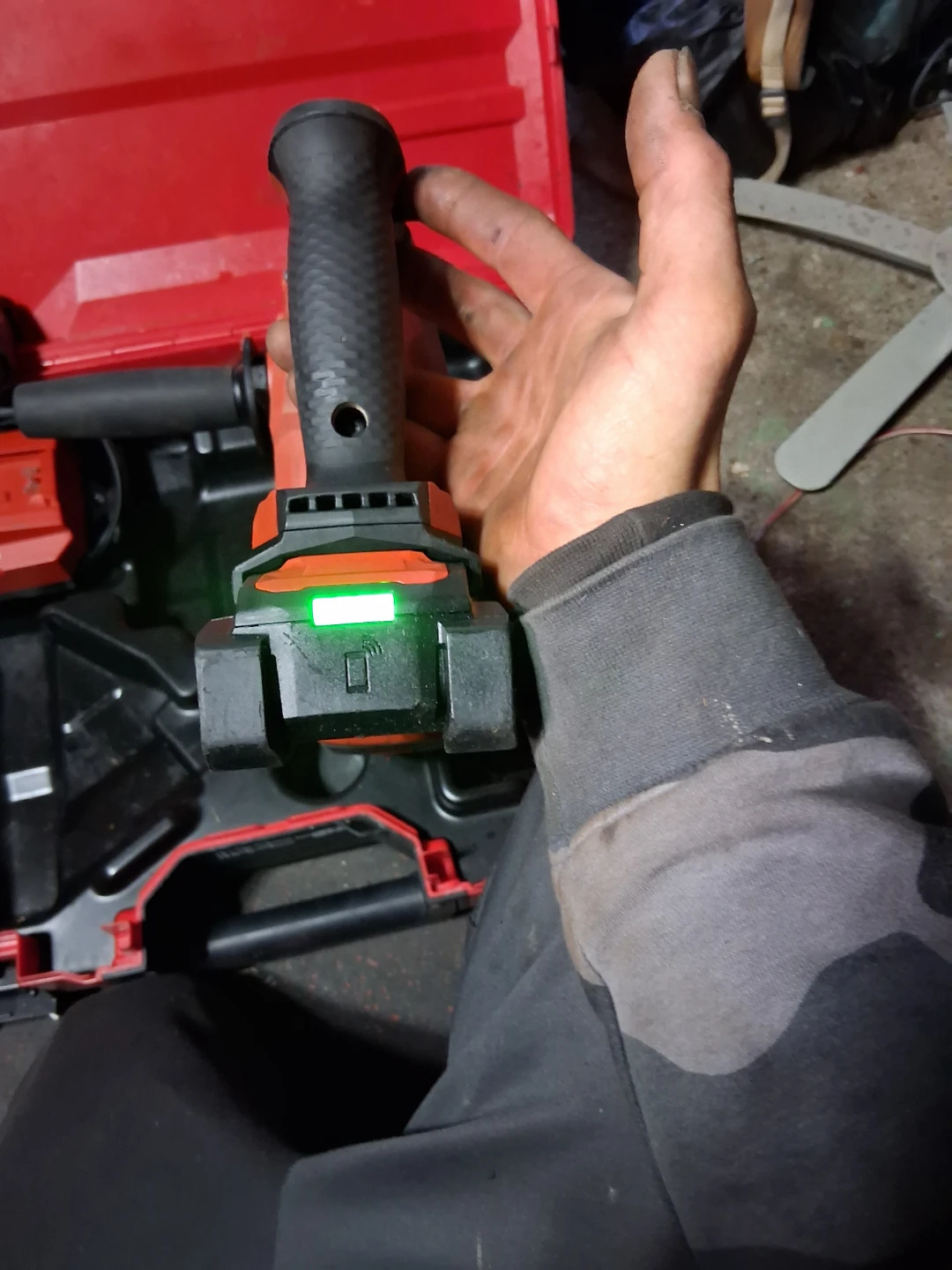 Hilti TE 6-A22 Cordless Rotary Hammer Drill Kit - photo 4