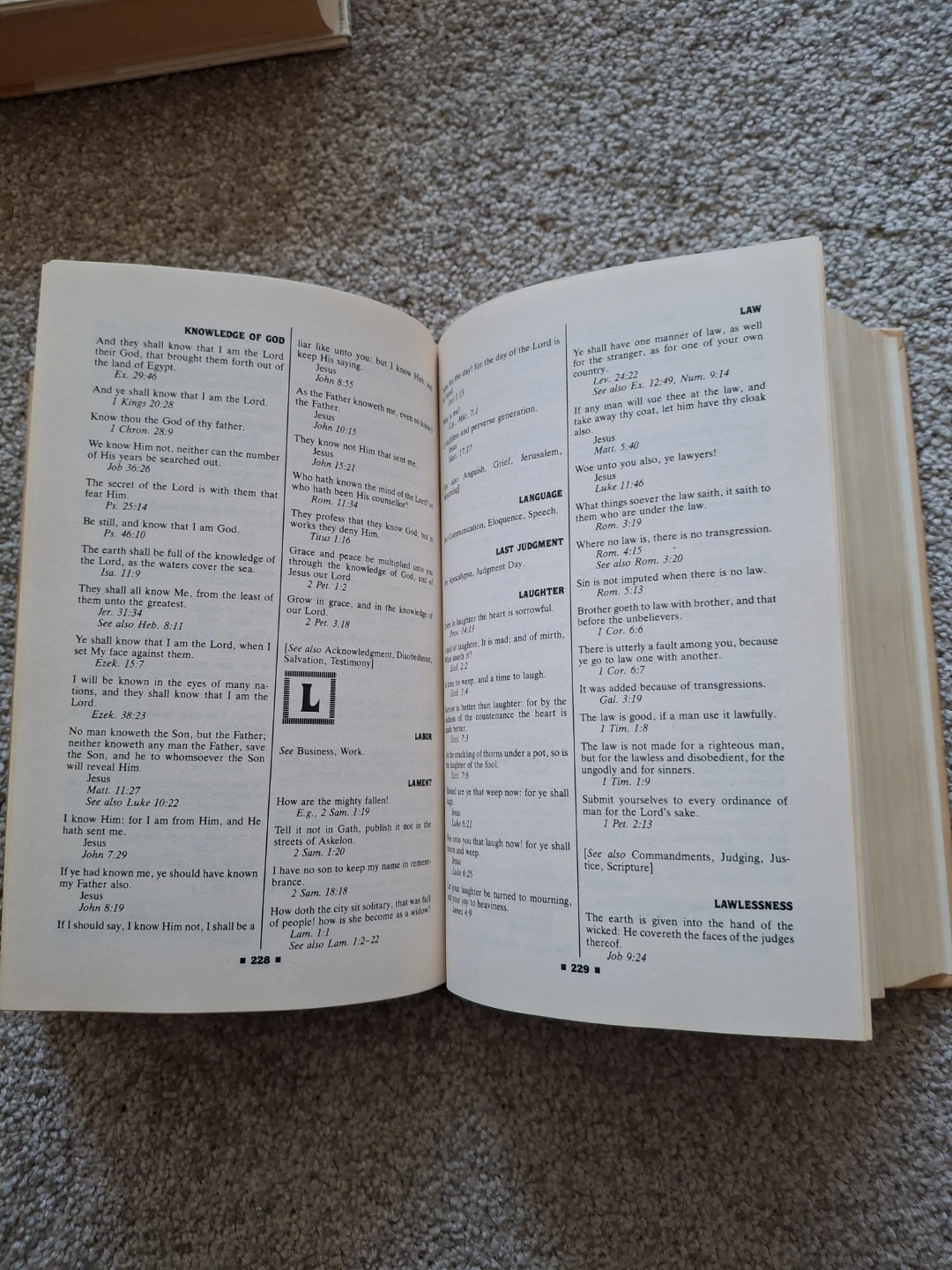 THE COMPLETE BOOK OF BIBLE QUOTATIONS - photo 3