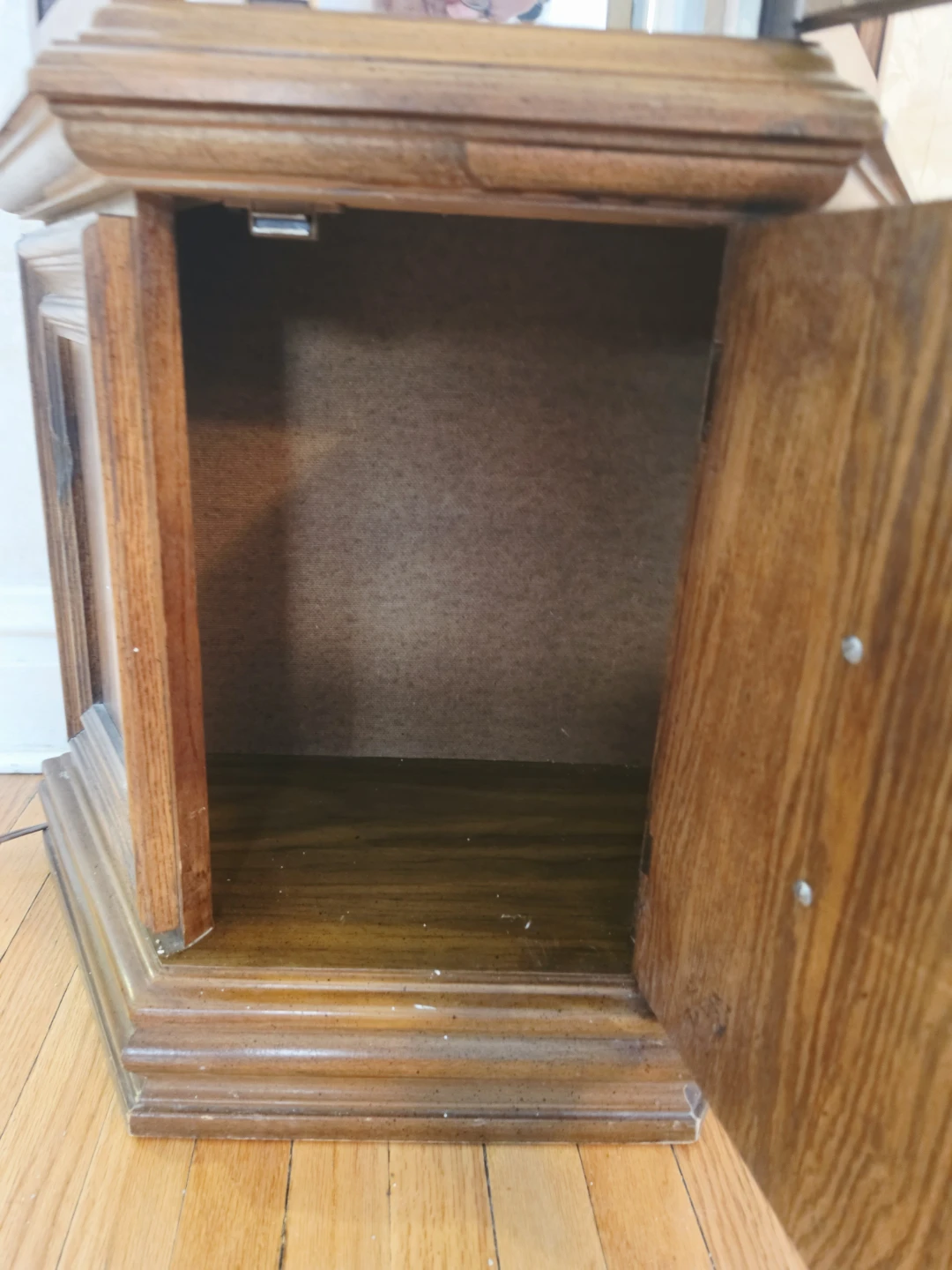 Vintage Curio Cabinet with Glass Shelves and Light - photo 4