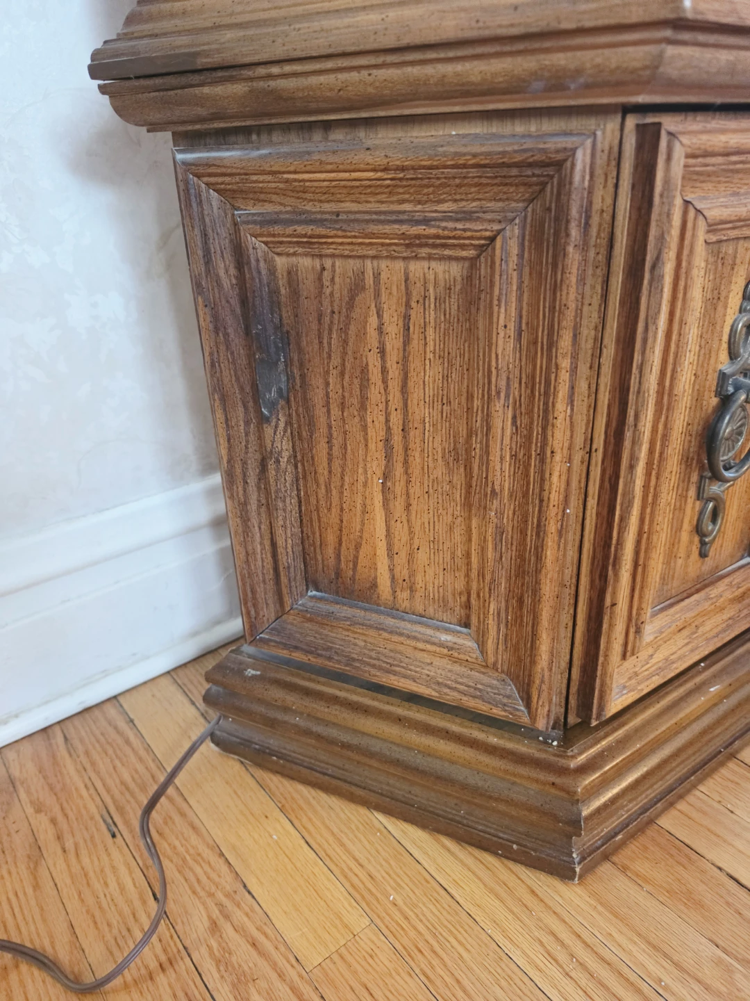 Vintage Curio Cabinet with Glass Shelves and Light - photo 5