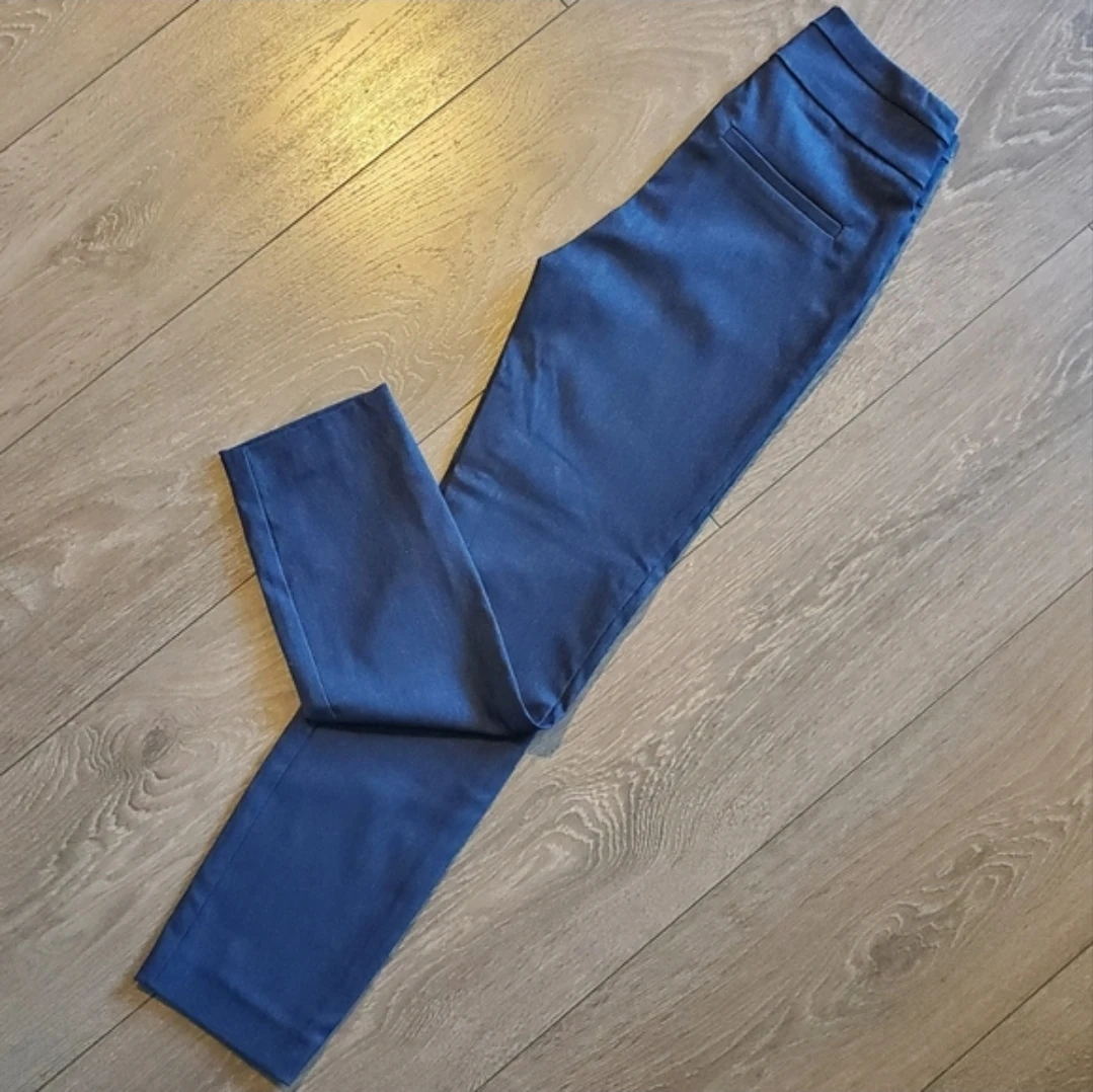RW&CO. Navy Cropped pull on Pants