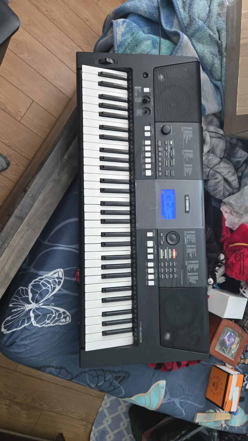 Yamaha PSR-E423 Keyboard