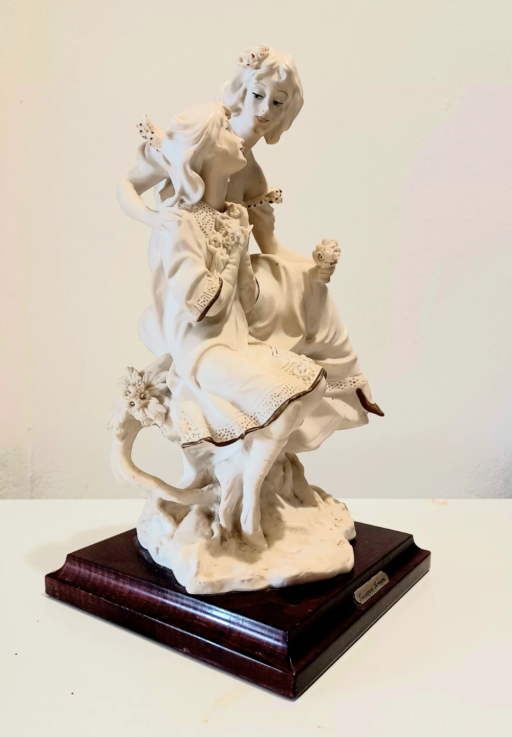 Vtg Signed Giuseppe Armani Figurine - photo 2