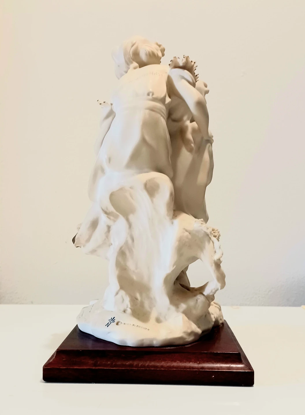Vtg Signed Giuseppe Armani Figurine - photo 4