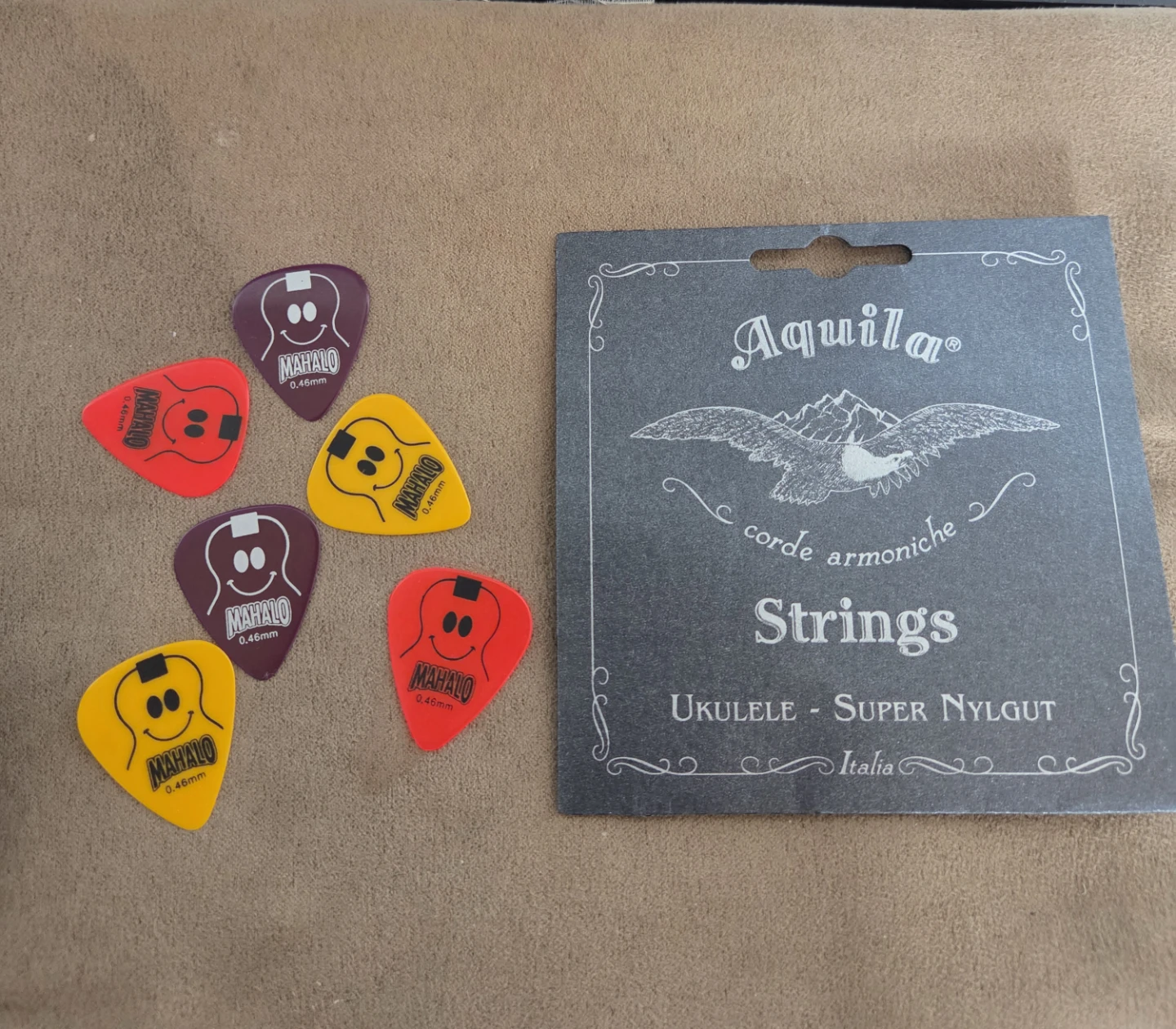 Mahalo Ukulele Starter Pack with Tuner and Accessories - photo 4